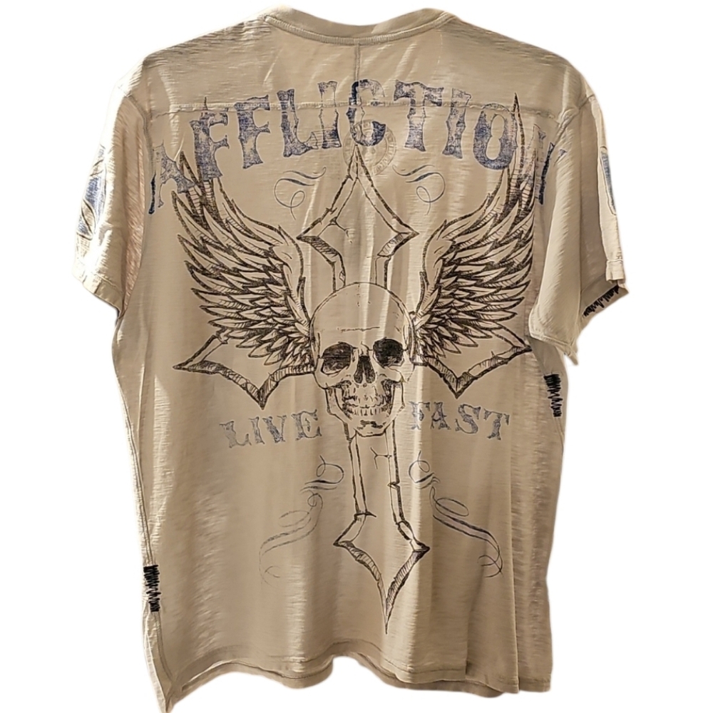 💀Affliction Shortsleeve V-Neck 3 Button Front Graphic Shirt. Men's Size: XL.